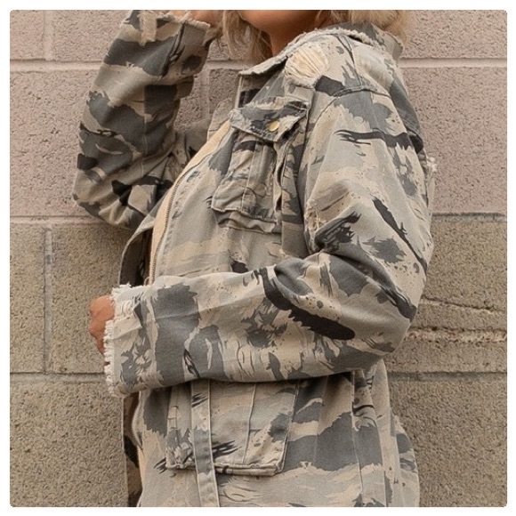 POL Raw Hem Twill Contrast Button Up Shacket